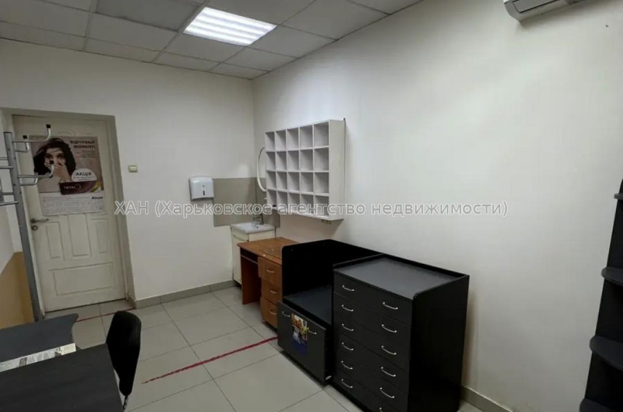 Сдам нежилую недвижимость, офисное помещение , 10  ком., 220 м², капитальный ремонт 