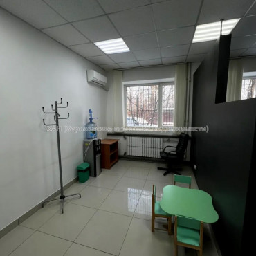 Сдам нежилую недвижимость, офисное помещение , 10  ком., 220 м², капитальный ремонт 