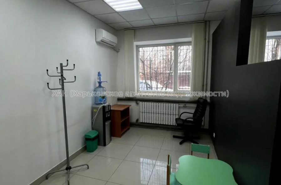 Сдам нежилую недвижимость, офисное помещение , 10  ком., 220 м², капитальный ремонт 