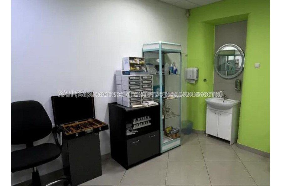 Сдам нежилую недвижимость, офисное помещение , 10  ком., 220 м², капитальный ремонт 
