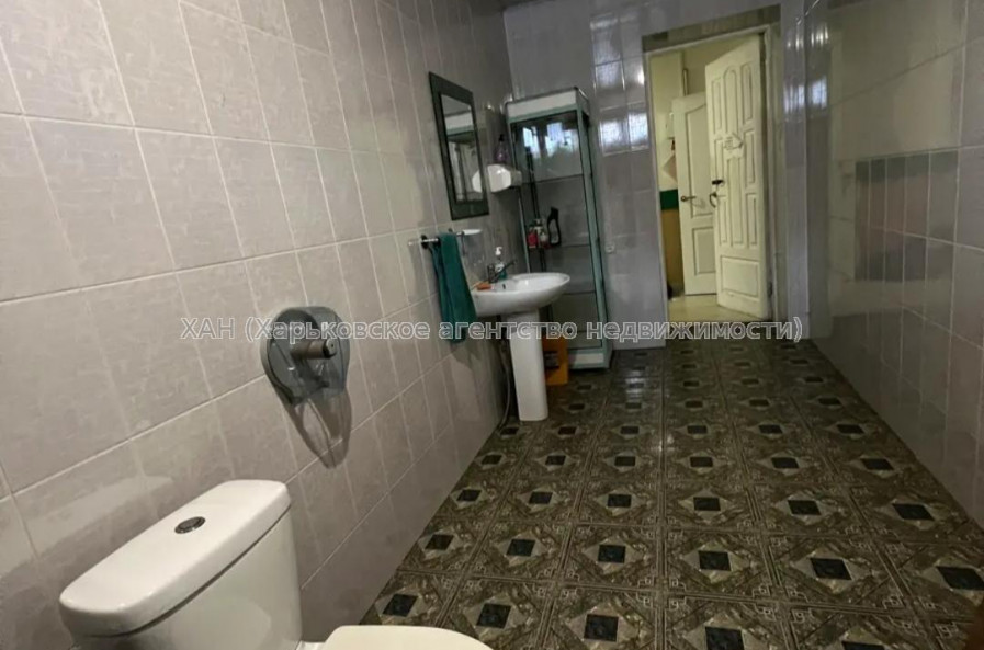 Сдам нежилую недвижимость, офисное помещение , 10  ком., 220 м², капитальный ремонт 
