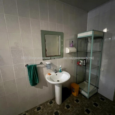 Сдам нежилую недвижимость, офисное помещение , 10  ком., 220 м², капитальный ремонт 
