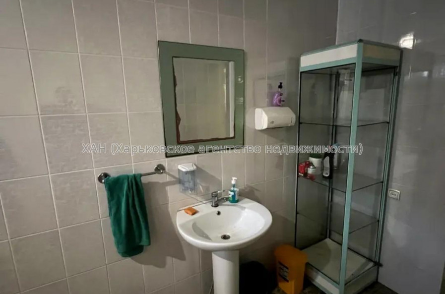 Сдам нежилую недвижимость, офисное помещение , 10  ком., 220 м², капитальный ремонт 