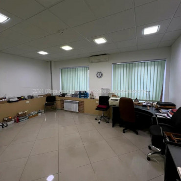 Сдам нежилую недвижимость, офисное помещение , 10  ком., 220 м², капитальный ремонт 
