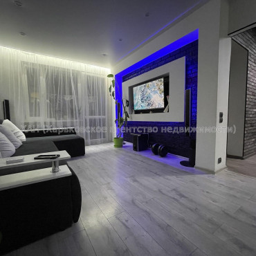 Продам квартиру, 92-й бригады ул. , 2 кім., 51 м², евроремонт 