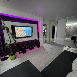Продам квартиру, 92-й бригады ул. , 2 кім., 51 м², евроремонт