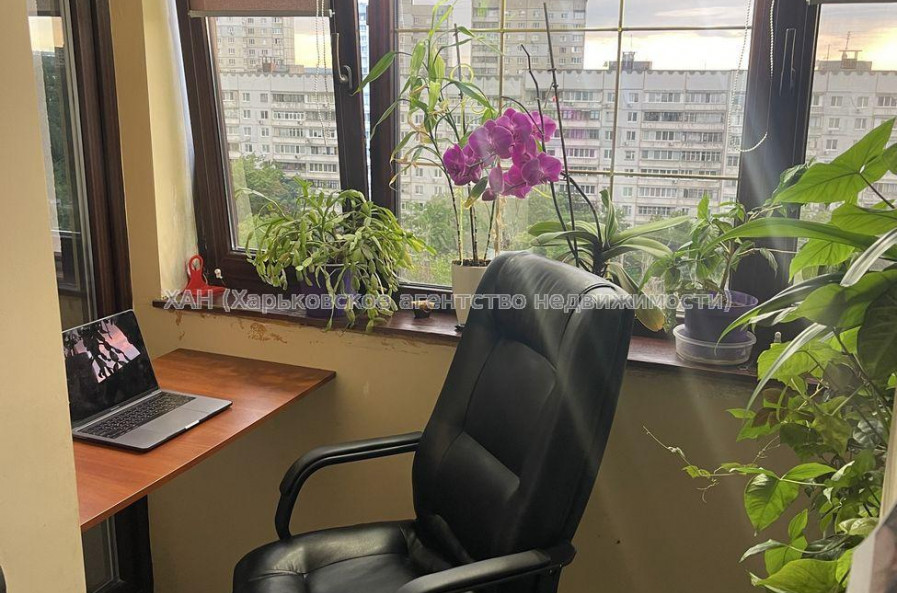Продам квартиру, 92-й бригады ул. , 2 кім., 51 м², евроремонт 
