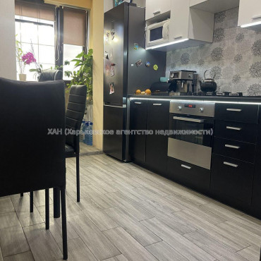 Продам квартиру, 92-й бригады ул. , 2 кім., 51 м², евроремонт 