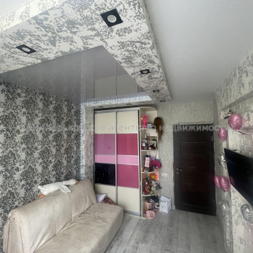 Продам квартиру, 92-й бригады ул. , 2 кім., 51 м², евроремонт 