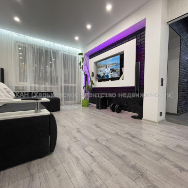 Продам квартиру, 92-й бригады ул. , 2 кім., 51 м², евроремонт 