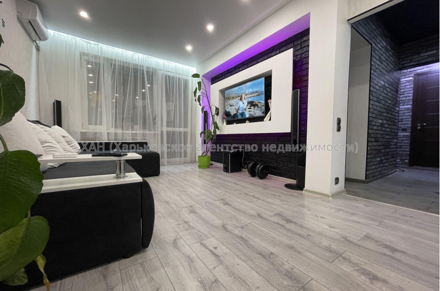 Продам квартиру, 92-й бригады ул. , 2 кім., 51 м², евроремонт 