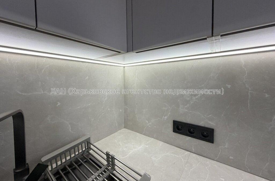 Продам квартиру, Гвардейцев Широнинцев ул. , 2 кім., 48 м², евроремонт 