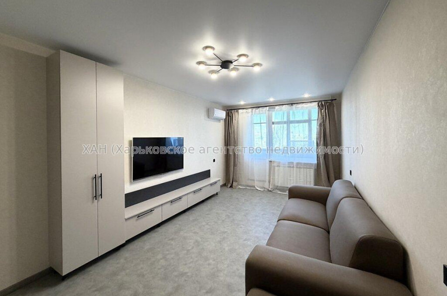 Продам квартиру, Гвардейцев Широнинцев ул. , 2 кім., 48 м², евроремонт 