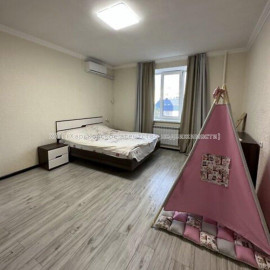 Продам квартиру, Соборности Украины ул. , 1 кім., 53 м², капитальный ремонт