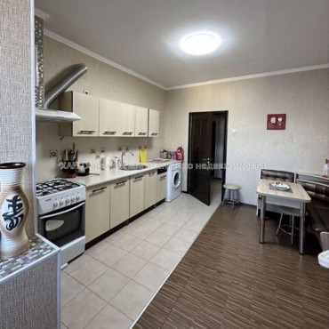 Продам квартиру, Соборности Украины ул. , 1  ком., 53 м², капитальный ремонт 