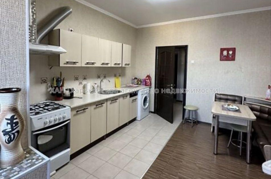 Продам квартиру, Соборности Украины ул. , 1  ком., 53 м², капитальный ремонт 