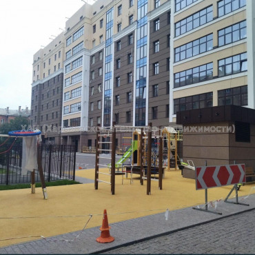Продам квартиру, Динамовская ул. , 2  ком., 60 м², без отделочных работ 