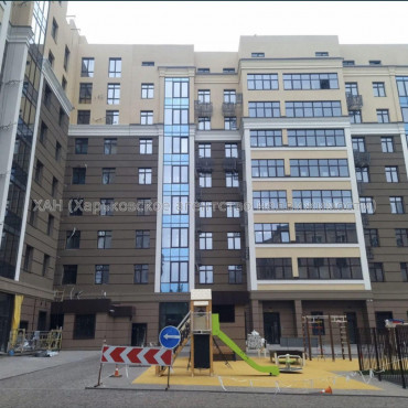 Продам квартиру, Динамовская ул. , 2  ком., 60 м², без отделочных работ 