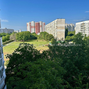 Продам квартиру, Победы просп. , 1  ком., 47 м², косметический ремонт 