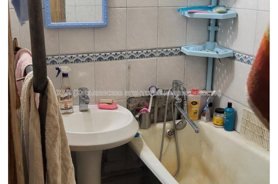 Продам квартиру, Победы просп. , 3 кім., 72 м², советский ремонт 