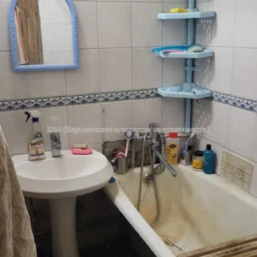 Продам квартиру, Победы просп. , 3 кім., 72 м², советский ремонт 