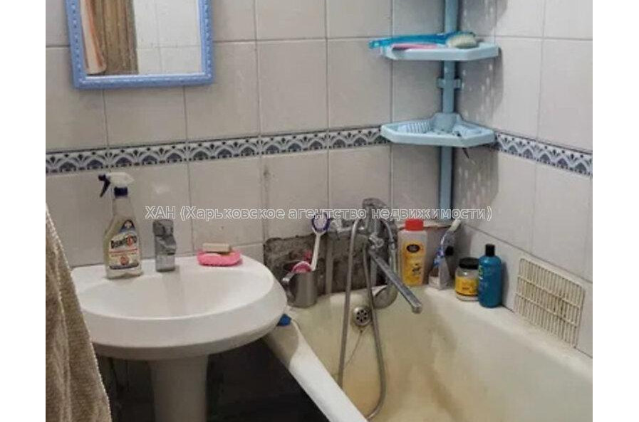 Продам квартиру, Победы просп. , 3 кім., 72 м², советский ремонт 