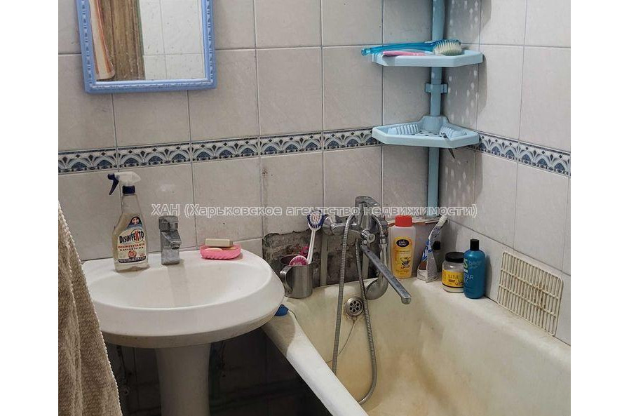 Продам квартиру, Победы просп. , 3 кім., 72 м², советский ремонт 
