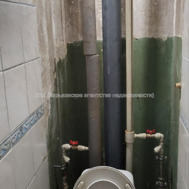 Продам квартиру, Победы просп. , 3 кім., 72 м², советский ремонт 