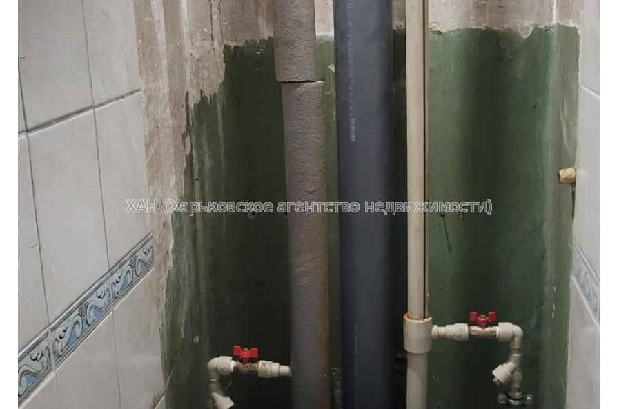 Продам квартиру, Победы просп. , 3 кім., 72 м², советский ремонт 