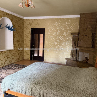 Продам квартиру, Марьинская ул. , 4 кім., 84 м², капитальный ремонт 
