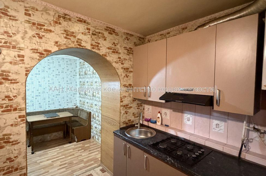 Продам квартиру, Марьинская ул. , 4 кім., 84 м², капитальный ремонт 