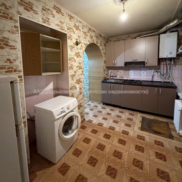 Продам квартиру, Марьинская ул. , 4 кім., 84 м², капитальный ремонт 