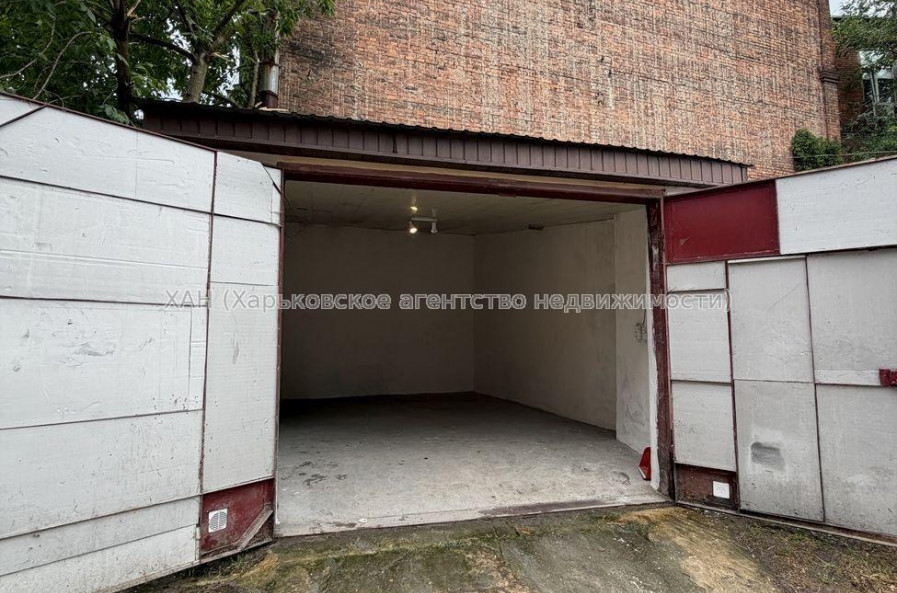 Продам квартиру, Марьинская ул. , 4 кім., 84 м², капитальный ремонт 