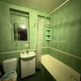 Продам квартиру, Марьинская ул. , 4 кім., 84 м², капитальный ремонт 