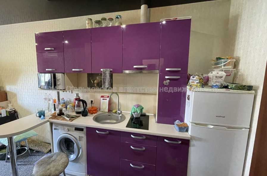 Продам квартиру, Добровольцев ул. , 1  ком., 18.50 м², евроремонт 