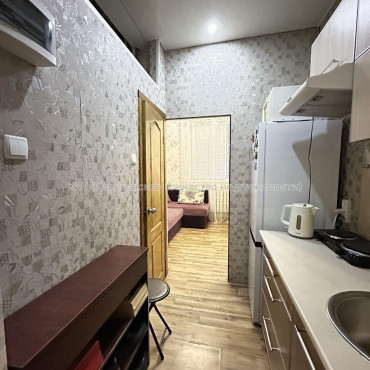Продам квартиру, Дизельная ул. , 1 кім., 14 м², капитальный ремонт 