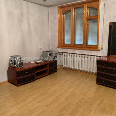 Продам дом, Гризодубовой ул. , 360 м², 6 сот., советский ремонт 