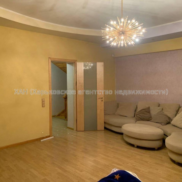 Продам дом, Гризодубовой ул. , 360 м², 6 сот., советский ремонт 