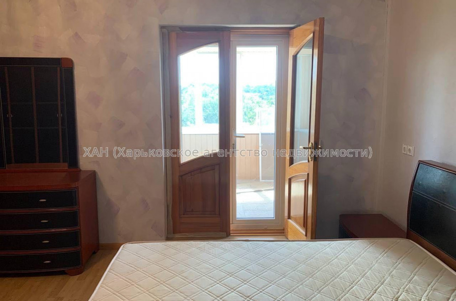 Продам дом, Гризодубовой ул. , 360 м², 6 сот., советский ремонт 