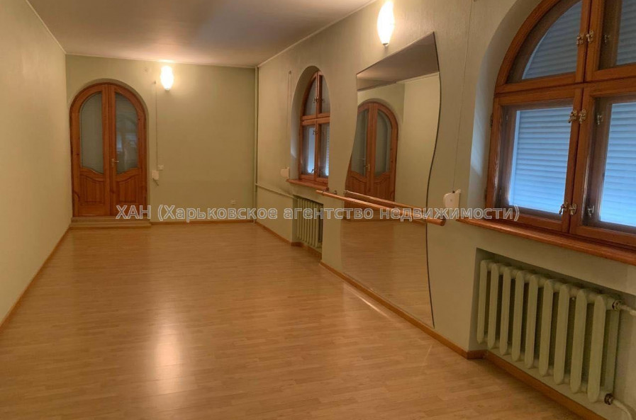 Продам дом, Гризодубовой ул. , 360 м², 6 сот., советский ремонт 