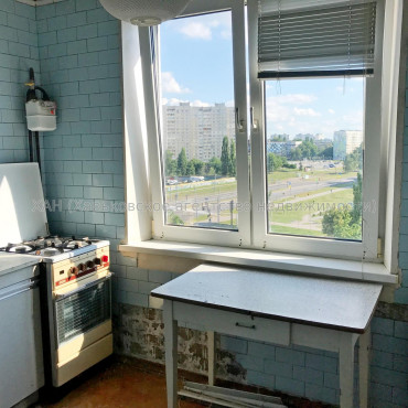 Продам квартиру, Непокоренных ул. , 37 , 2  ком., 44 м², без ремонта 