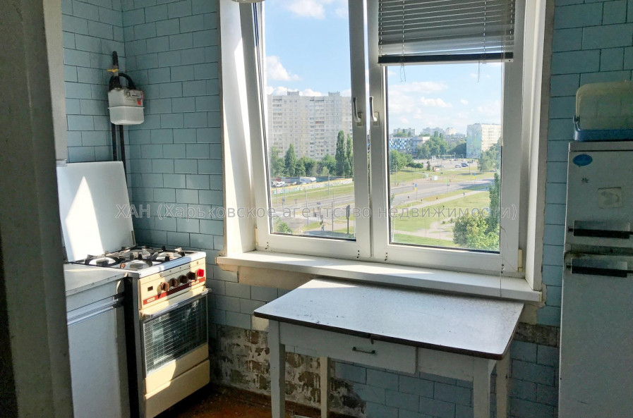 Продам квартиру, Непокоренных ул. , 37 , 2  ком., 44 м², без ремонта 
