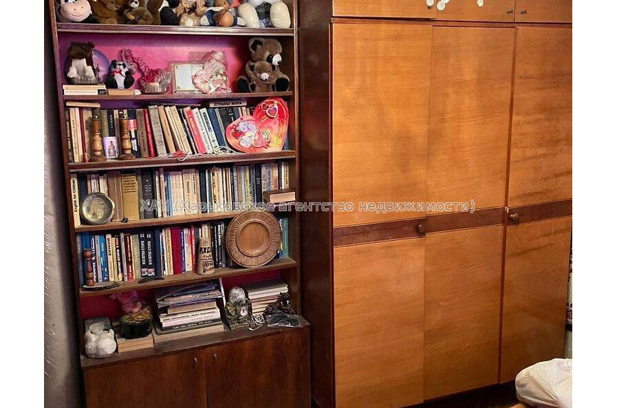 Продам квартиру, Метростроителей ул. , 3 кім., 66.40 м², советский ремонт 
