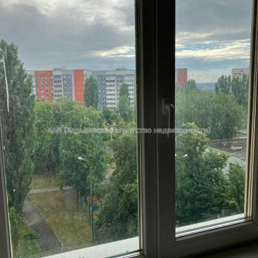 Продам квартиру, Метростроителей ул. , 3 кім., 66.40 м², советский ремонт 