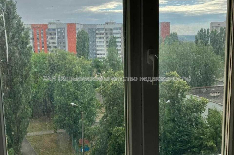 Продам квартиру, Метростроителей ул. , 3 кім., 66.40 м², советский ремонт 