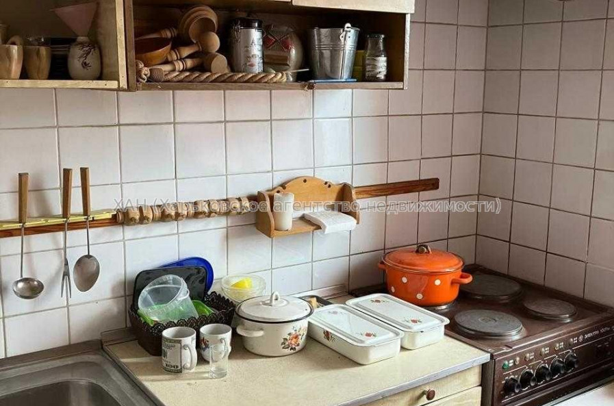 Продам квартиру, Метростроителей ул. , 3 кім., 66.40 м², советский ремонт 