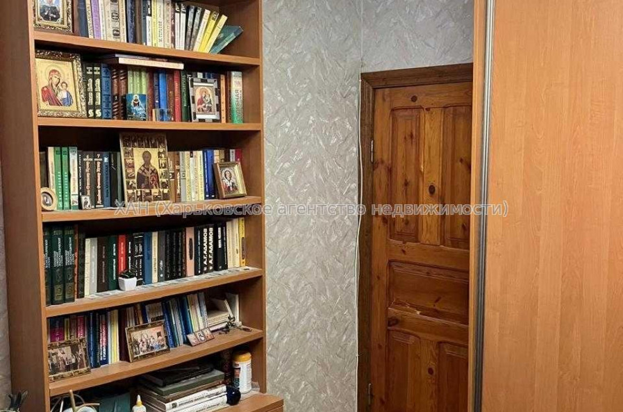 Продам квартиру, Метростроителей ул. , 3 кім., 66.40 м², советский ремонт 