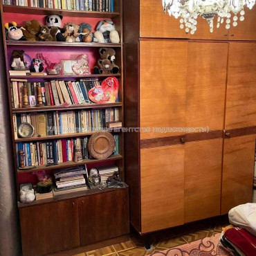 Продам квартиру, Метростроителей ул. , 3 кім., 66.40 м², советский ремонт 