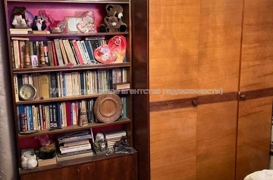 Продам квартиру, Метростроителей ул. , 3 кім., 66.40 м², советский ремонт 