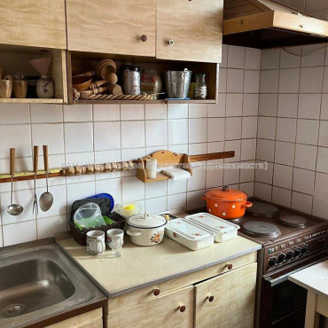 Продам квартиру, Метростроителей ул. , 3 кім., 66.40 м², советский ремонт 